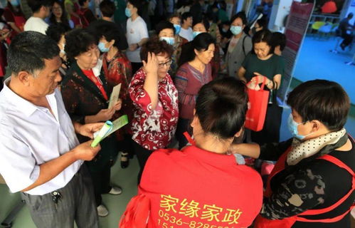 濰坊首個家政大集圓滿落幕，2000余人齊聚巾幗家政廣場趕集